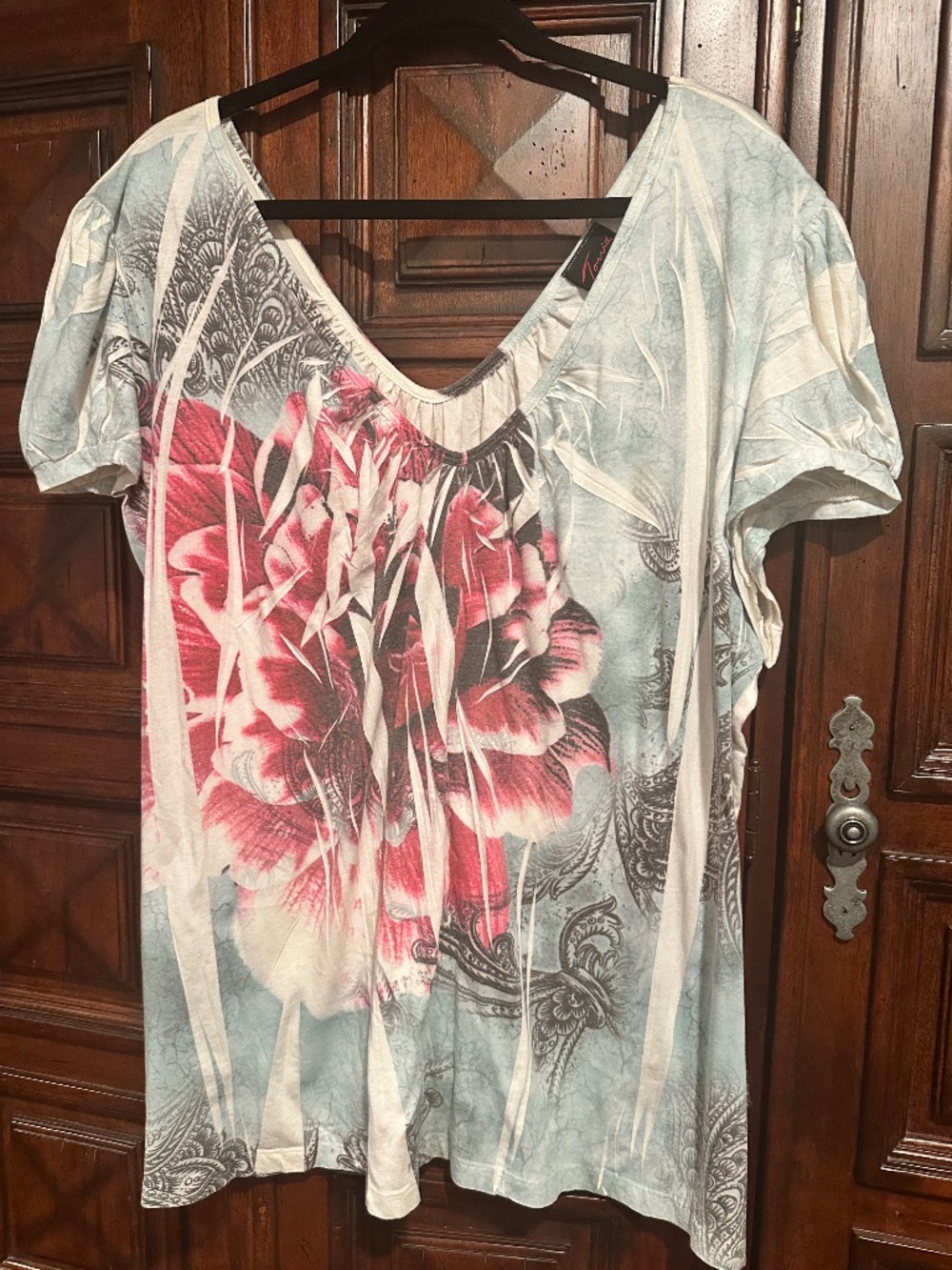 TORRID Size 4 SUMMER knit TOP with PUFF Sleeves Distressed FLOWER print V neck